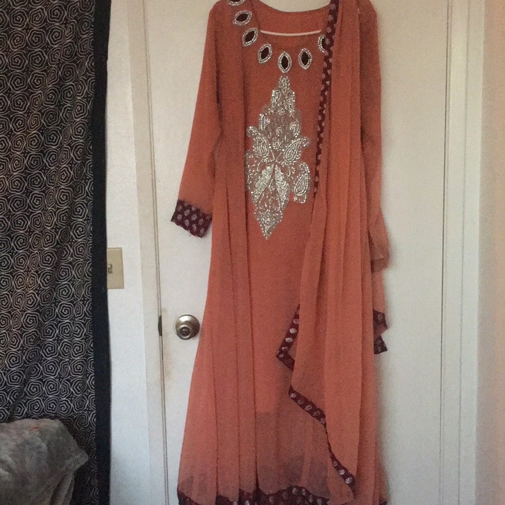 Orange Pakistani gown - Picture 3 of 4
